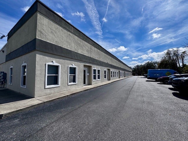 More Photos Of 2047-2071 Global Ct, Sarasota Warehouse For Lease