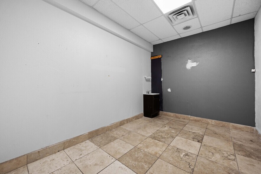 More Photos Of 309-311 S Victoria Ave, Pueblo Storefront For Sale
