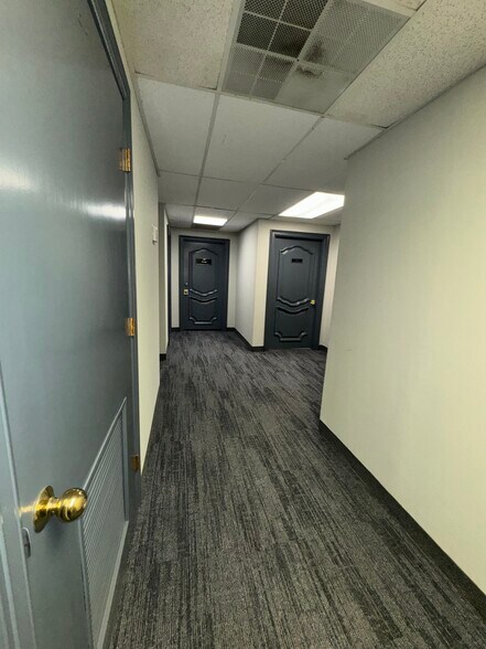 More Photos Of 1636 N Hampton Rd, DeSoto Office For Lease