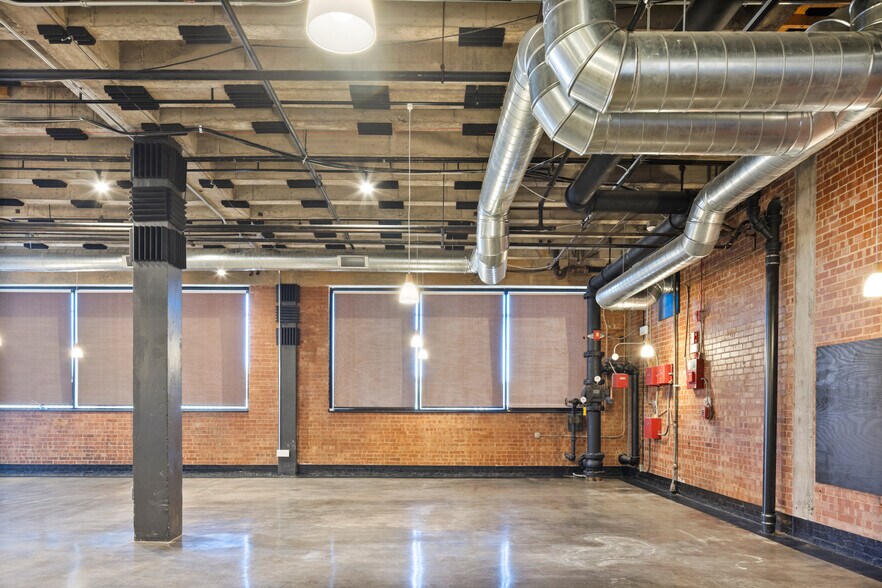 More Photos Of 11 NE 11th St, Oklahoma City Warehouse For Sale