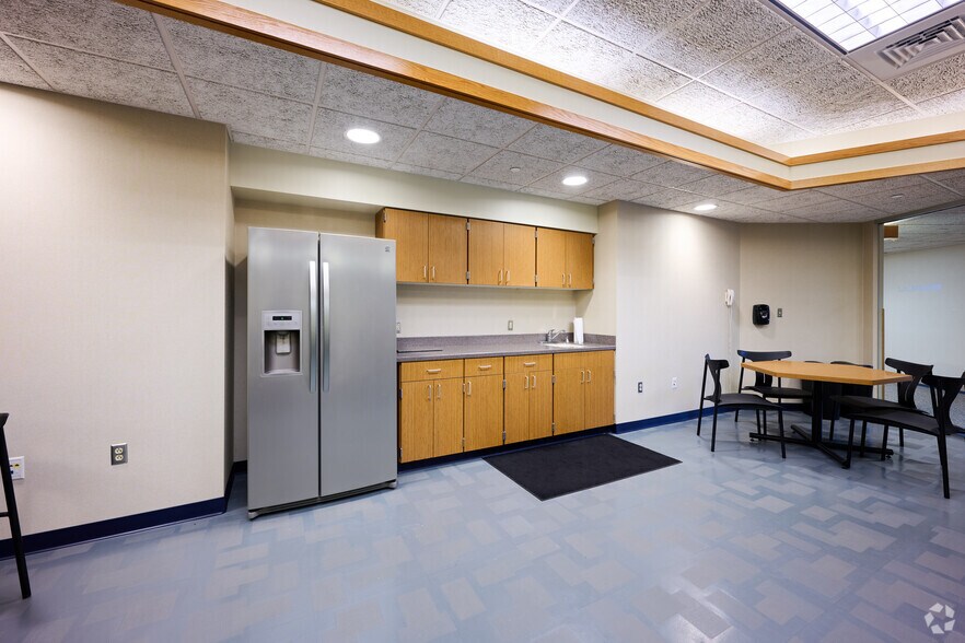 More Photos Of 1 Redcom Ctr, Victor Medical For Sale