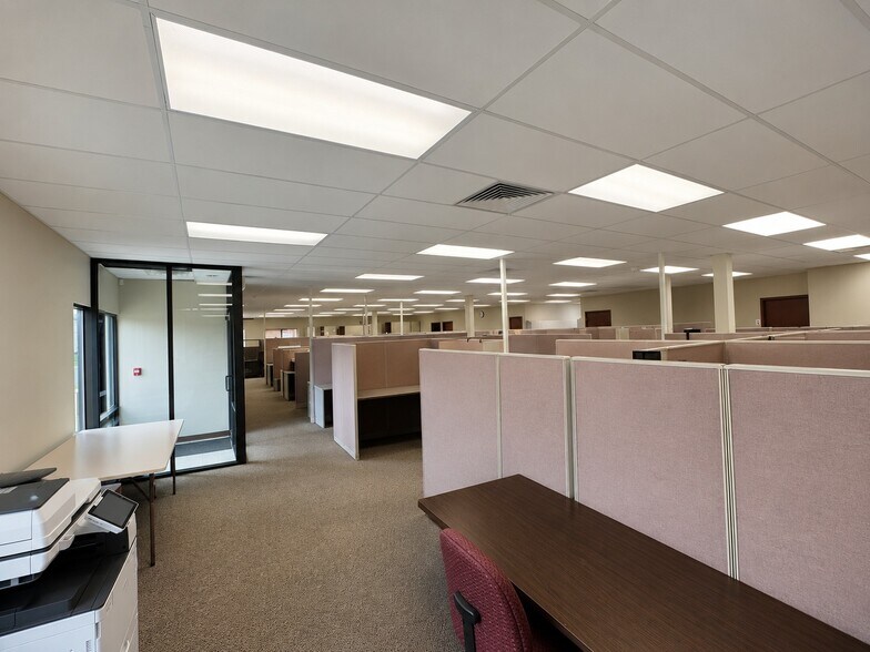 More Photos Of 7619 W Jefferson Blvd, Fort Wayne Office For Sale