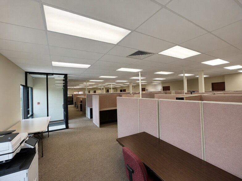 More Photos Of 7619 W Jefferson Blvd, Fort Wayne Office For Sale