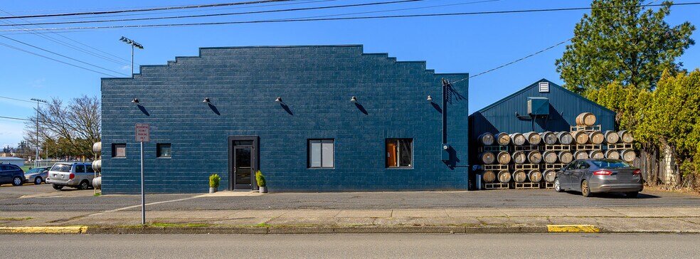 More Photos Of 475 NE 17th St, McMinnville Storefront For Sale