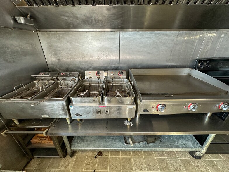 More Photos Of 107 E Main St, Hardy Restaurant For Sale