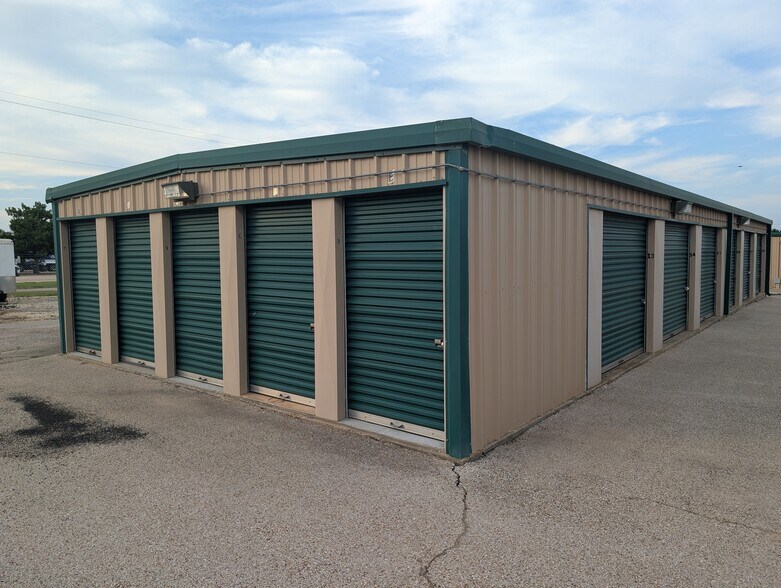 More Photos Of 2050 S Main St, McGregor Self Storage For Sale