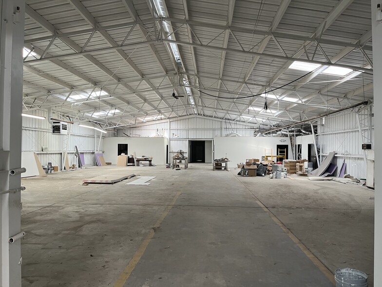 More Photos Of 404 S Shelfer St, Quincy Warehouse For Sale