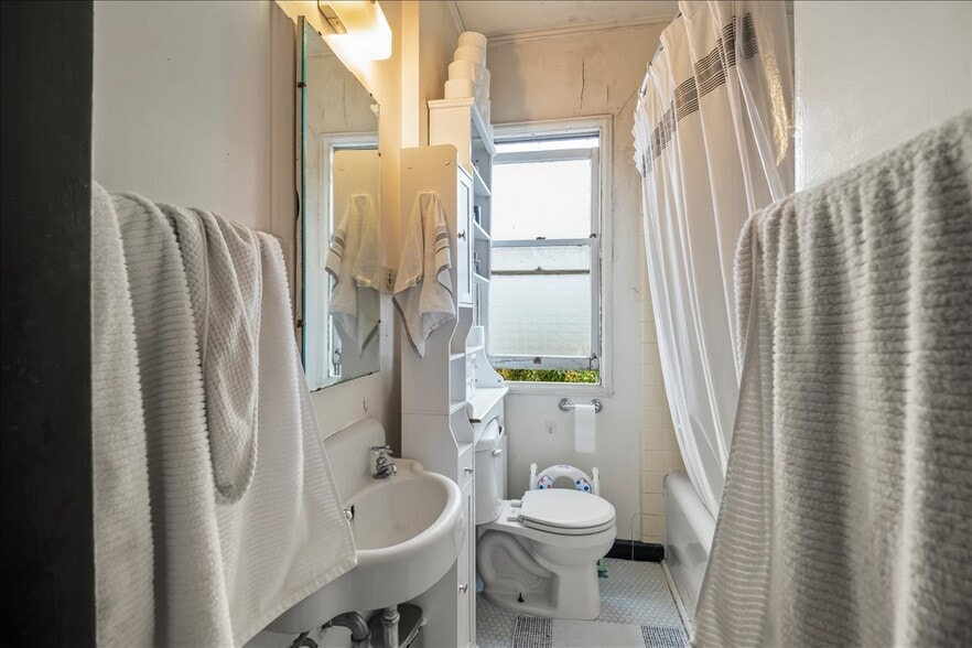 More Photos Of 3719 Emerson St, Oakland Apartments For Sale