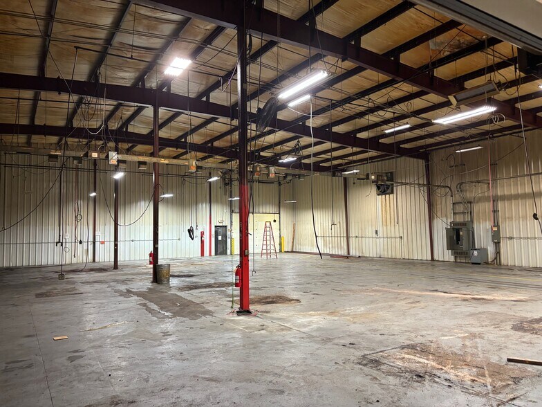 More Photos Of 1137 S Lafayette Blvd, South Bend Manufacturing For Sale