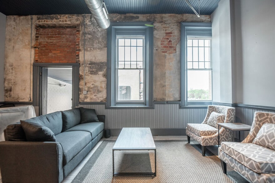 More Photos Of 211 Nash St E, Wilson General Retail For Lease