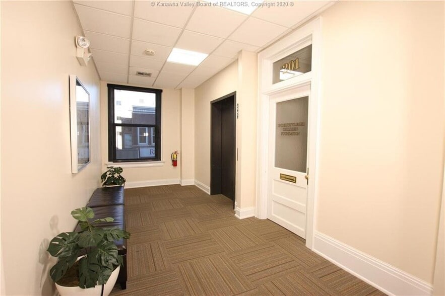 More Photos Of 716 Lee St E, Charleston Storefront Retail Residential For Sale