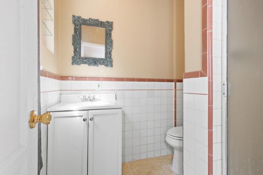 More Photos Of 2245-2251 Westwood Blvd, Los Angeles Storefront For Sale