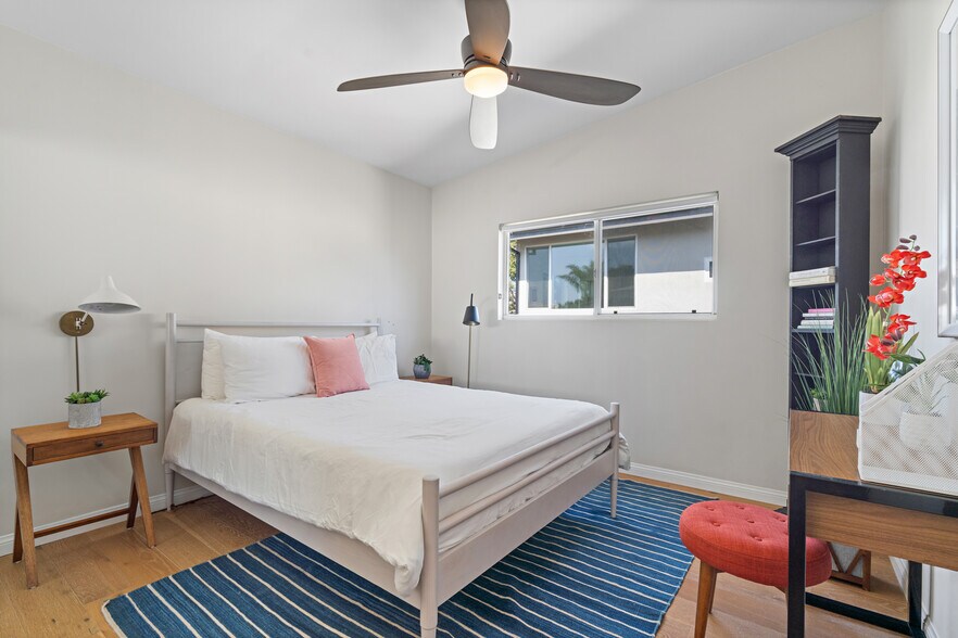 More Photos Of 705 6th Ave, Venice Apartments For Sale