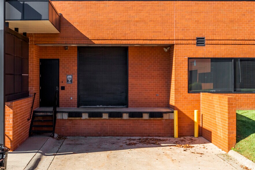 More Photos Of 20410 Observation Dr, Germantown Office For Lease