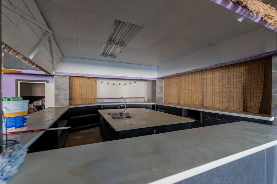 More Photos Of 221 N Cleveland Ave, Cushing Department Store For Sale