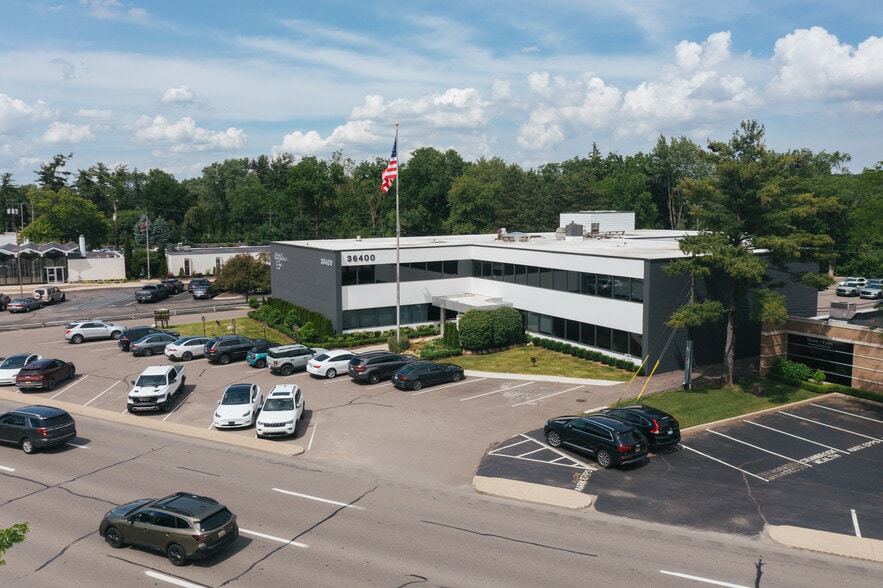 More Photos Of 36400 Woodward Ave, Bloomfield Hills Office For Lease