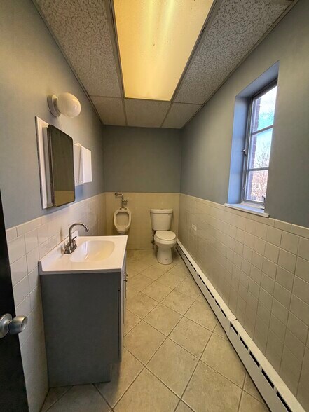 More Photos Of 542-544 Main St, Cromwell Freestanding For Lease