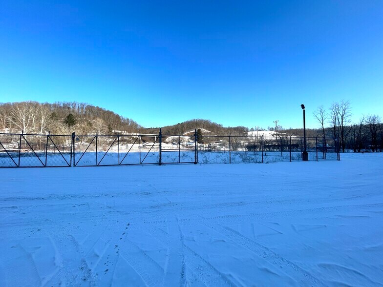 More Photos Of 123 Turkey Run Rd, Salem Distribution For Sale