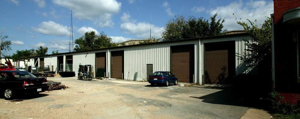 More Photos Of 1300 Dinneen St, Richmond Warehouse For Sale