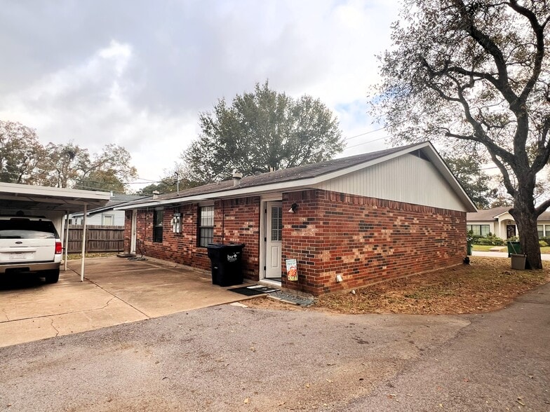 More Photos Of 602 S Jackson St, Brenham Apartments For Sale