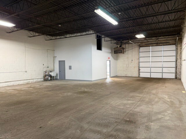 More Photos Of 16826-16888 Lathrop Ave, Harvey Warehouse For Lease