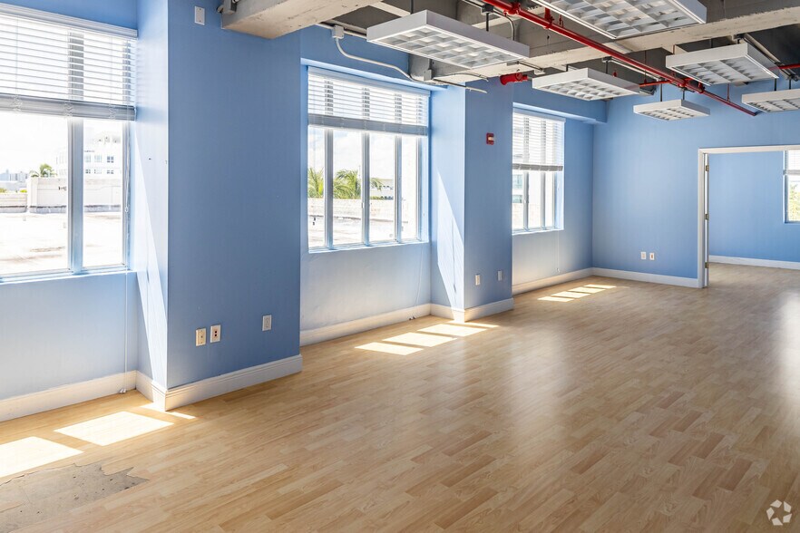 More Photos Of 420 Lincoln Rd, Miami Beach Loft Creative Space For Lease