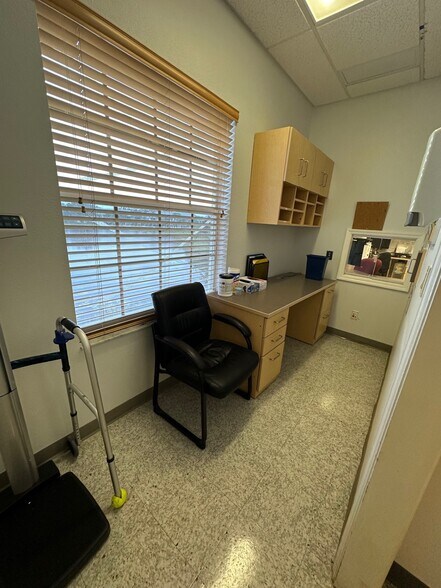 More Photos Of 842 Sunset Lake Blvd, Venice Medical For Lease