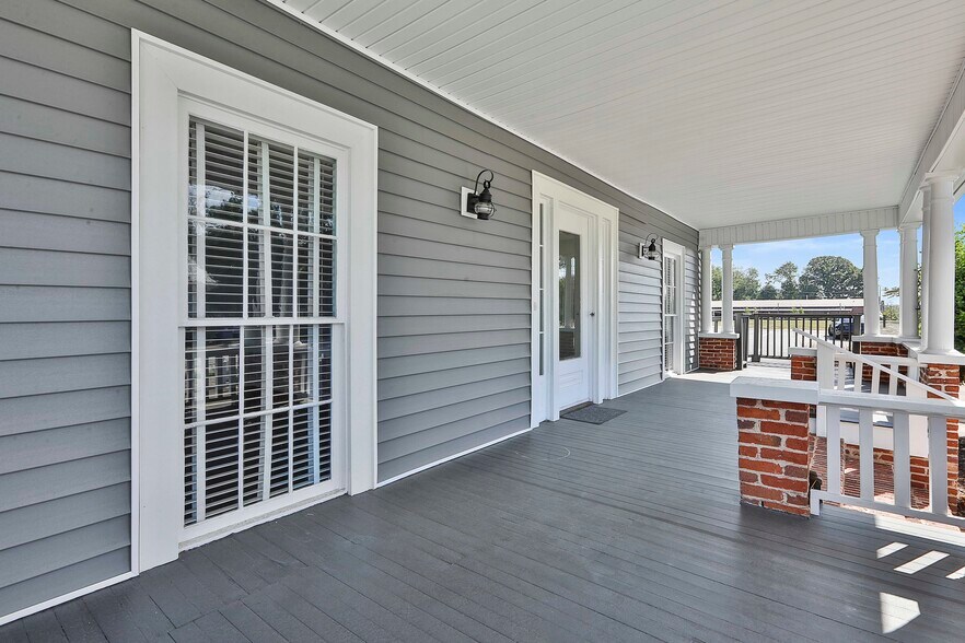 More Photos Of 8 Savannah St, Newnan Office For Lease