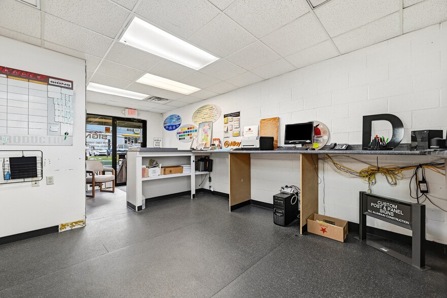 More Photos Of 508 Rodi Rd, Pittsburgh Flex For Sale
