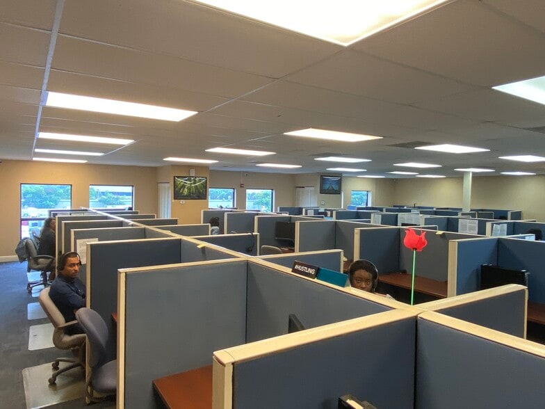 More Photos Of 6245 N Powerline Rd, Fort Lauderdale Light Distribution For Lease
