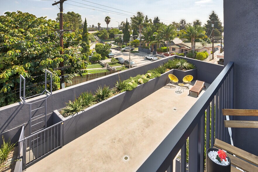 More Photos Of 5135 W Adams Blvd, Los Angeles Apartments For Lease