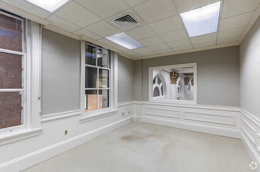 More Photos Of 1351 Main St, Springfield Office For Lease