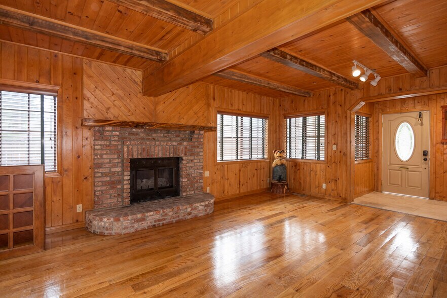 More Photos Of 1016 W Big Bear Blvd, Big Bear City Office Residential For Sale