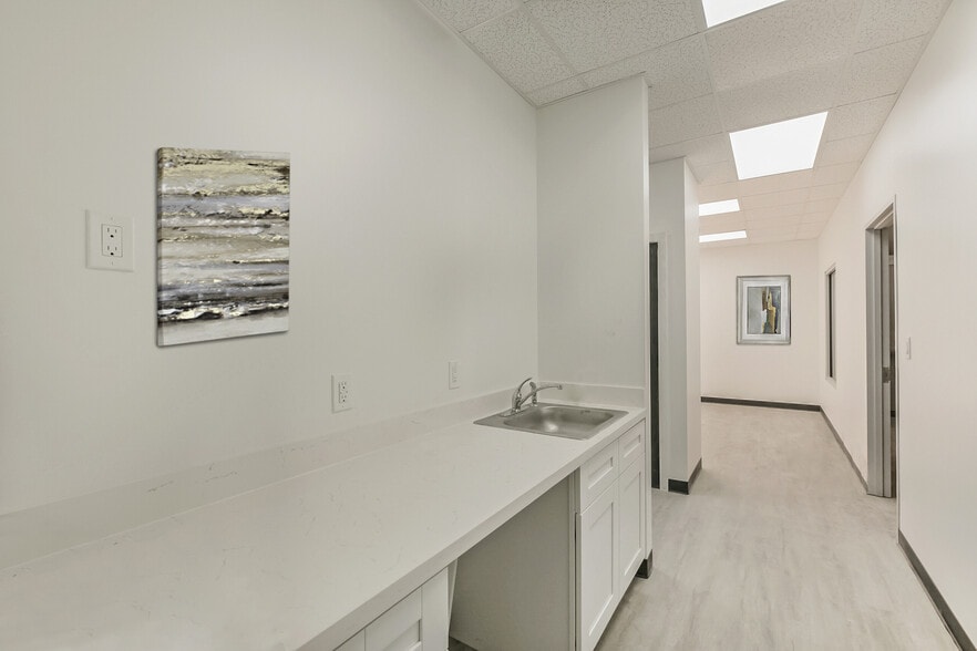More Photos Of 3526-3530 Lang Rd, Houston Unknown For Lease