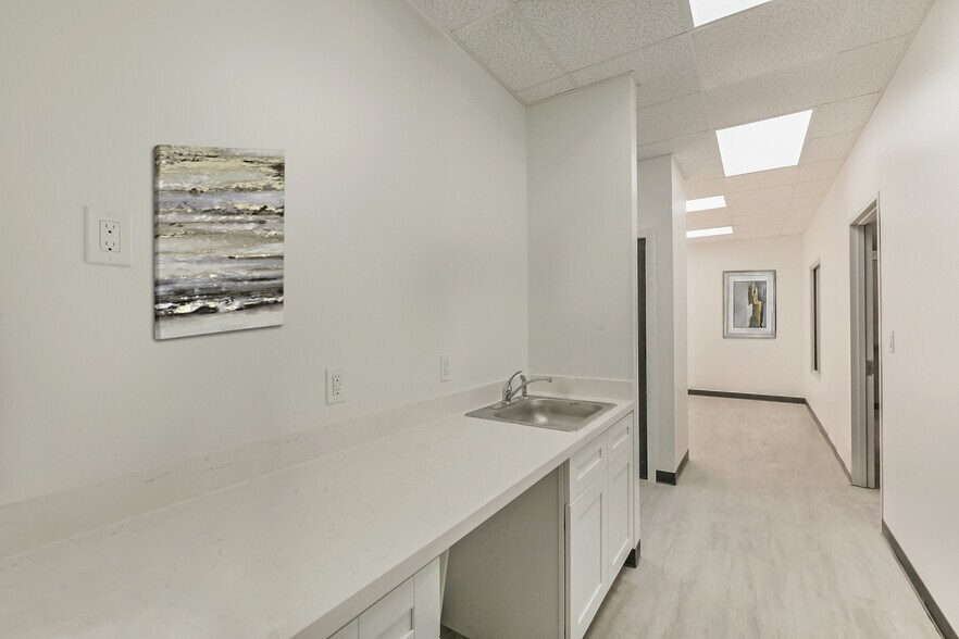 More Photos Of 3526-3530 Lang Rd, Houston Unknown For Lease