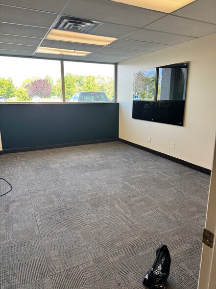 More Photos Of 1825 S East Bay Blvd, Provo Manufacturing For Lease