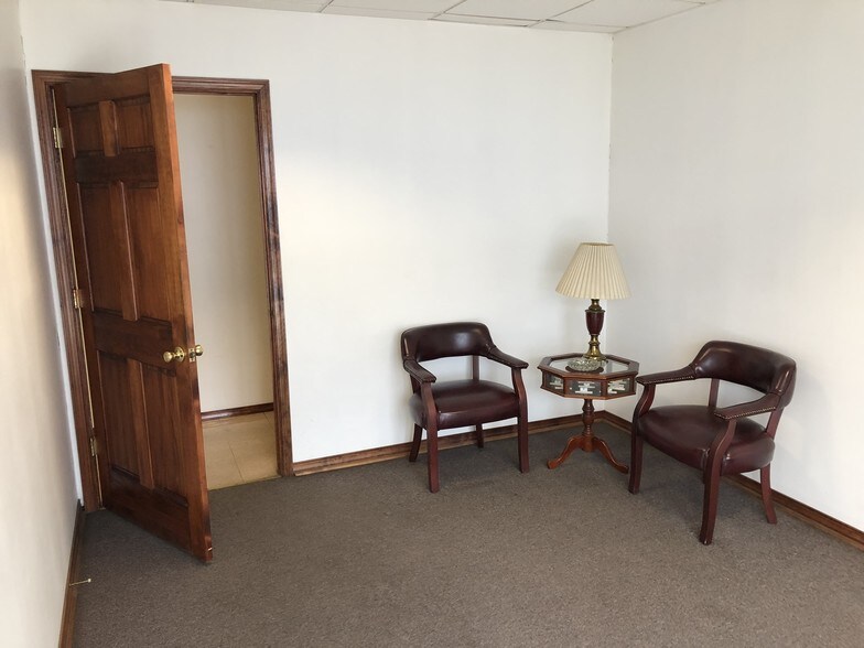 More Photos Of 100 Beecher Ave, Cheltenham Warehouse For Lease