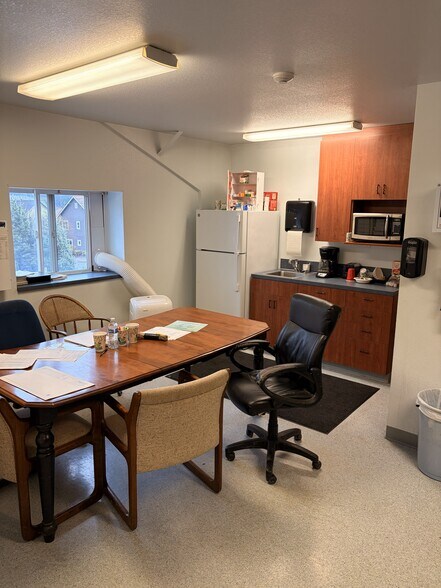 More Photos Of 128 Oyster Bay Ave, Bremerton Industrial For Lease