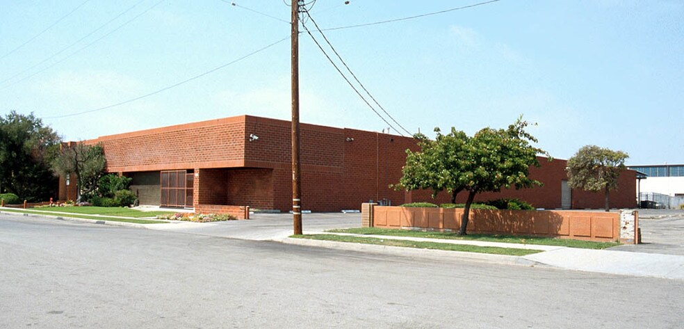 More Photos Of 227 W 140th St, Los Angeles Warehouse For Lease