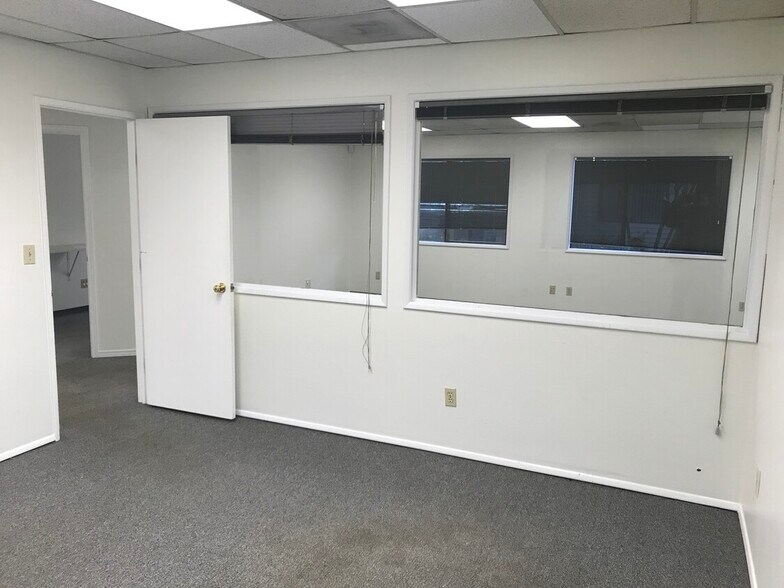 More Photos Of 17175 SW Tualatin Valley Hwy, Beaverton Unknown For Lease