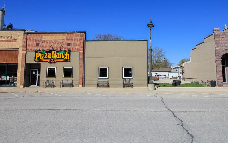 Primary Photo Of 211 N Main St, Pocahontas Restaurant For Sale