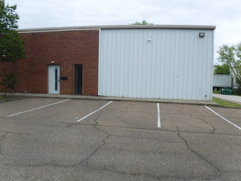 More Photos Of 310 Moore Ln, Collierville Warehouse For Lease