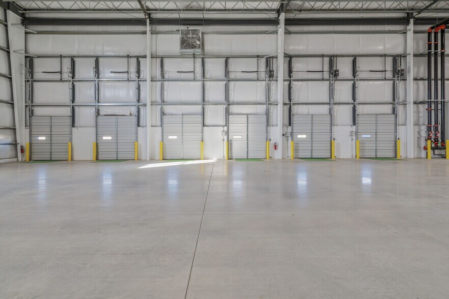 More Photos Of 1295 Huntington Park Dr, Loudon Warehouse For Lease