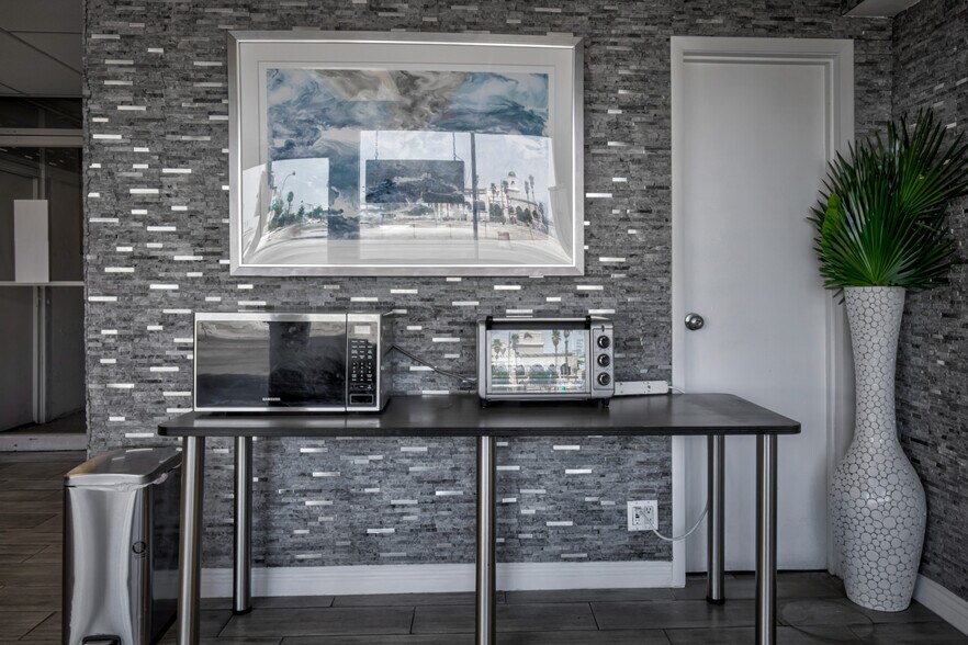 More Photos Of 200 S 8th St, Las Vegas Apartments For Sale