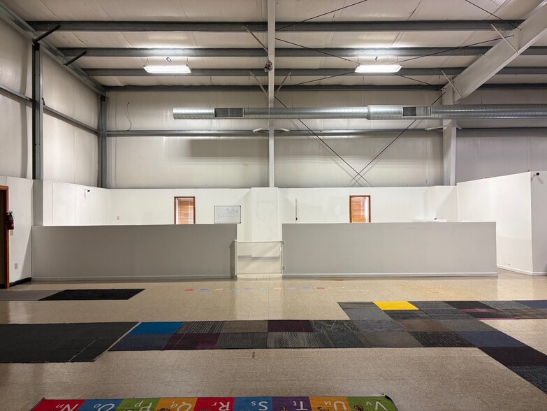 More Photos Of 10112 Royal Dr, Saint Louis Schools For Lease