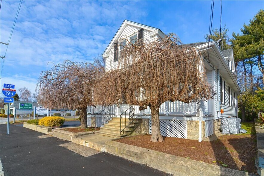 More Photos Of 468 Warren Ave, East Providence Medical For Sale