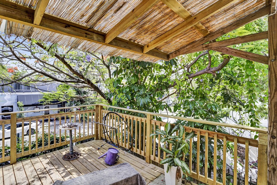 More Photos Of 3400 N Miami Ave, Miami Storefront Retail Office For Sale