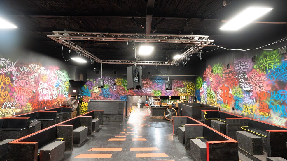 More Photos Of 6500-6502 Dixie Dr, Houston Bar For Sale