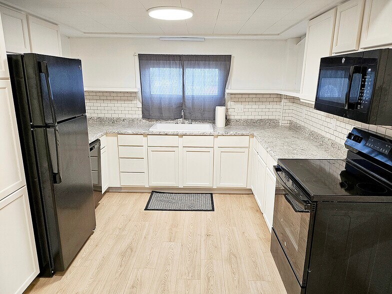 More Photos Of 540 S Main St, Galva Storefront Retail Residential For Sale