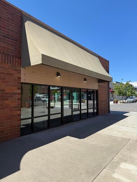 More Photos Of 1600 Market St, Redding Mixed Retail For Lease